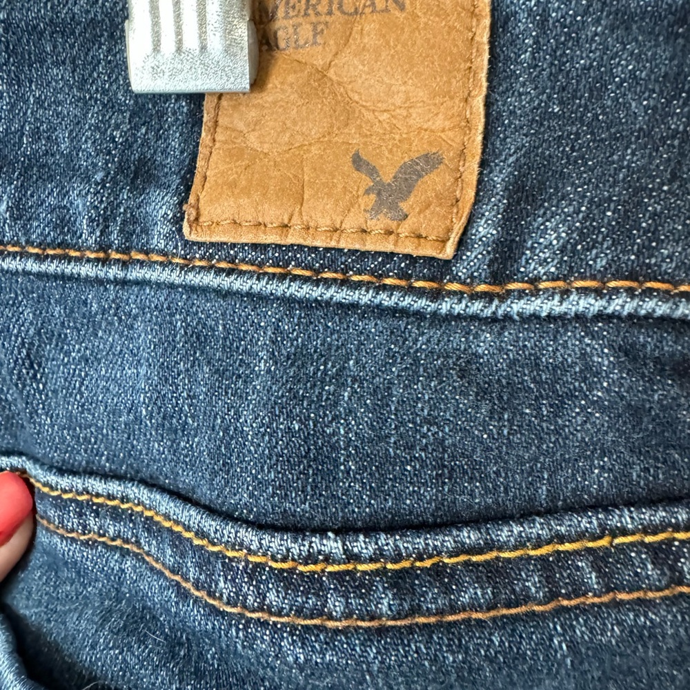 American Eagle 🦅 ARTIST STYLE Lightly Distressed Crop Jeans.  Size: 6     #9 - Picture 5 of 8